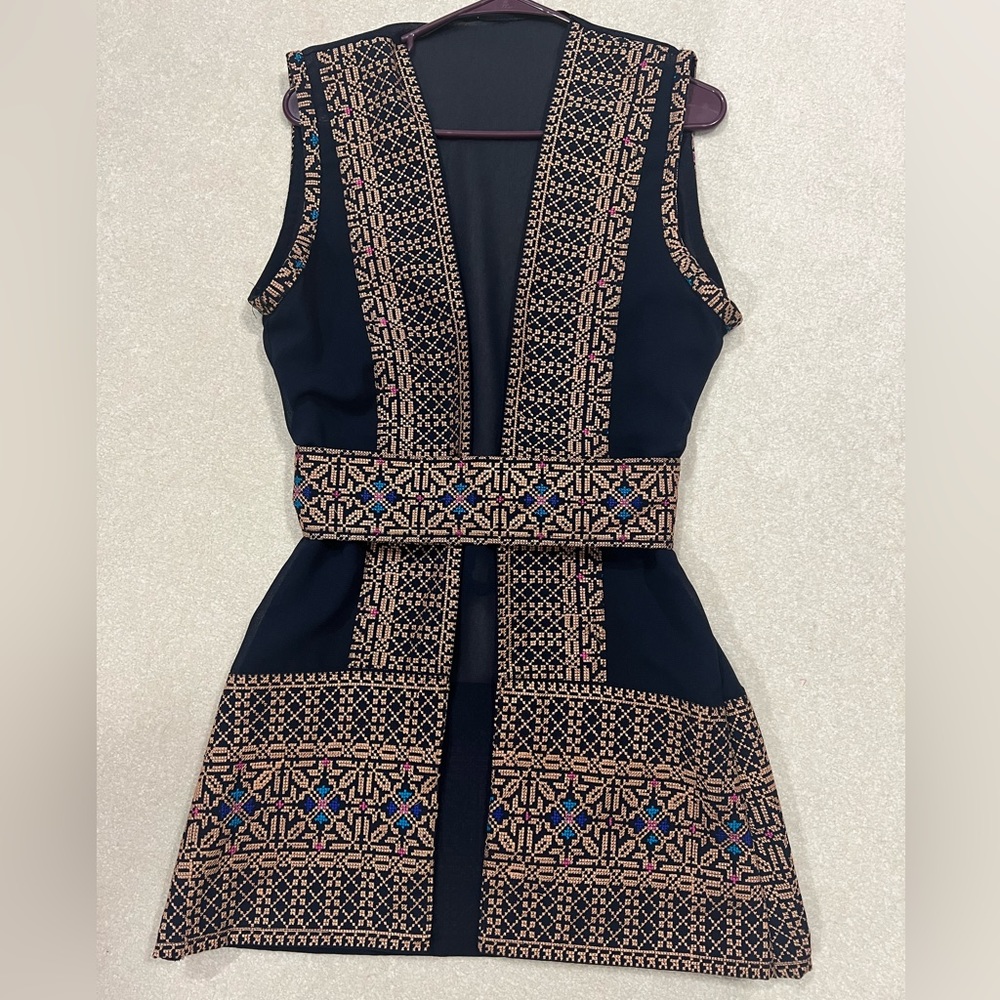 Embroidered sleeve less women’s long vest size medium